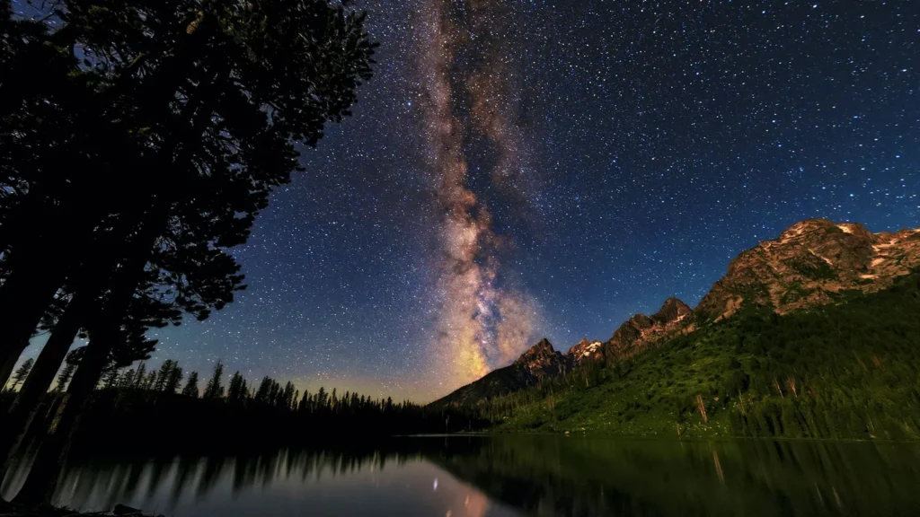 Vía Láctea fotografiada desde la tierra. Fotografía de Babak Tafreshi, National Geographic Creative.